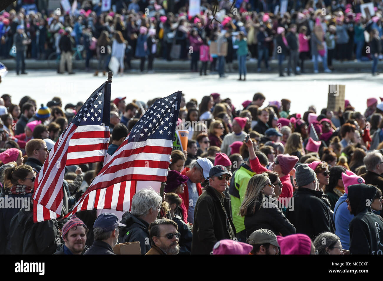 Jan. 20th Jan, 2018. Two US flags march in the foreground as protesters head toward the White House during the Women's March around Lincoln Memorial in Washington, DC, on Jan. 20, 2018 in Washington Credit: csm/Alamy Live News Stock Photo