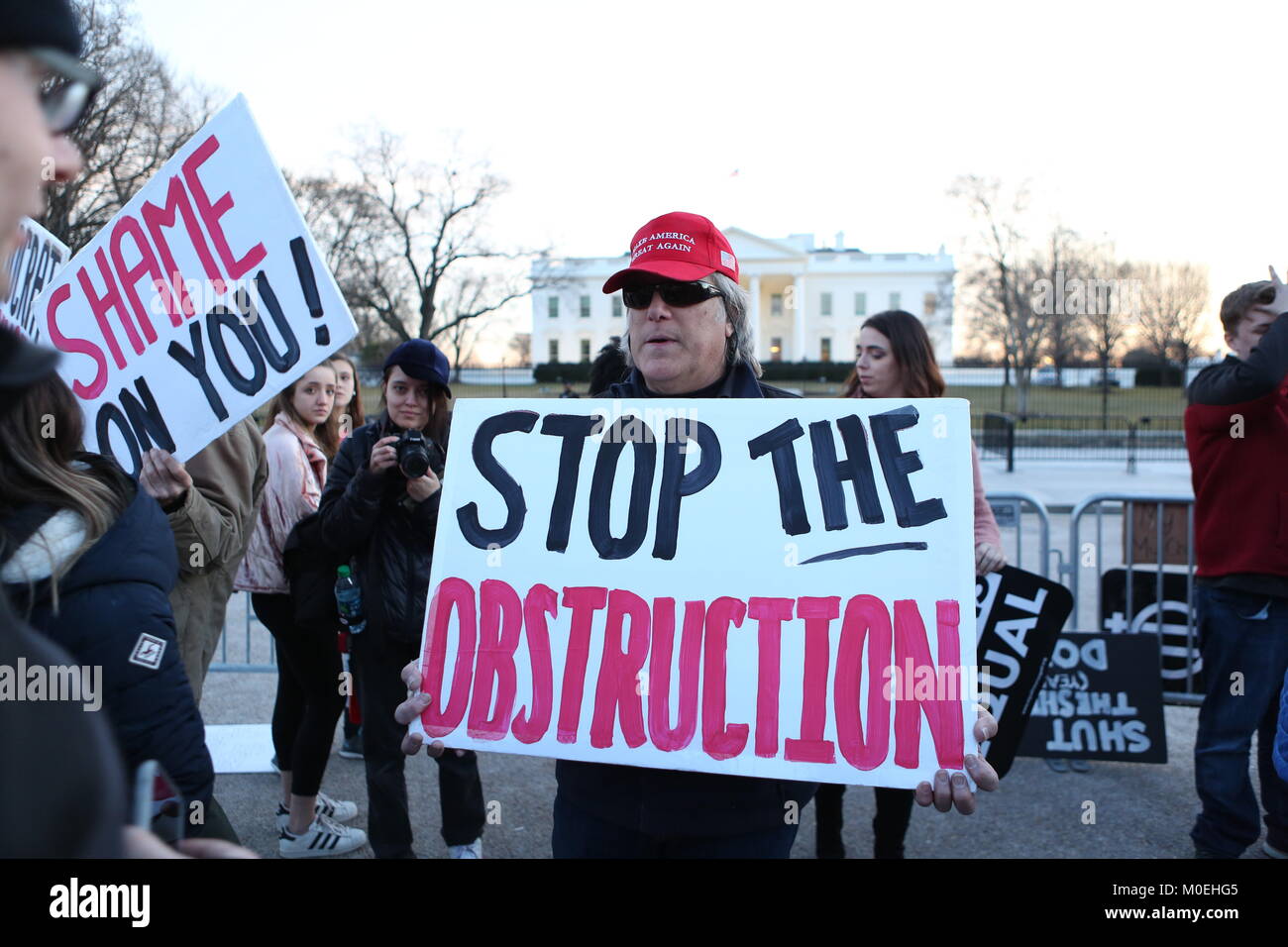 Washington, District of Columbia, USA. 20th Jan, 2018. Anti-Trump protesters confront pro-Trump demonstrators outside the White House. A scuffle ensued. Credit: Krista Kennell/ZUMA Wire/Alamy Live News Stock Photo