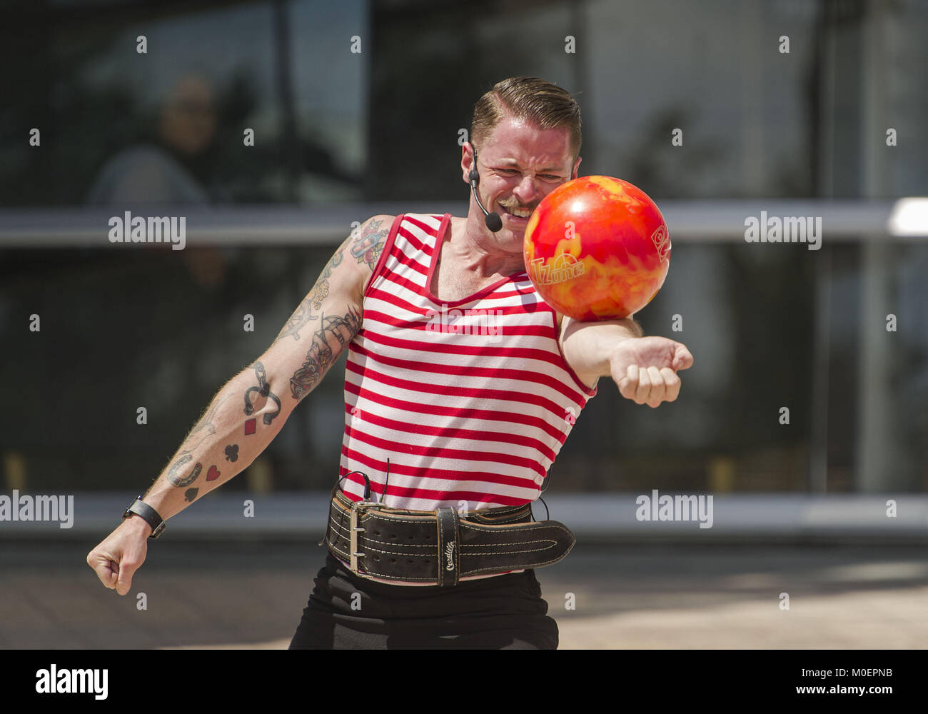 Christchurch, Canterbury, New Zealand. 22nd Jan, 2018. Street performer  MIKE JOHNS of Toronto, Canada, aka Mighty Mike, performs feats of strength  including bending horseshoes and juggling a sledgehammer as well as bowling