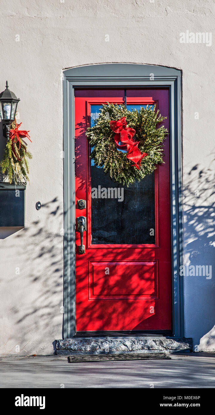House Red Colour Front Door Wreath Heart Shaped Evergreen Wreath