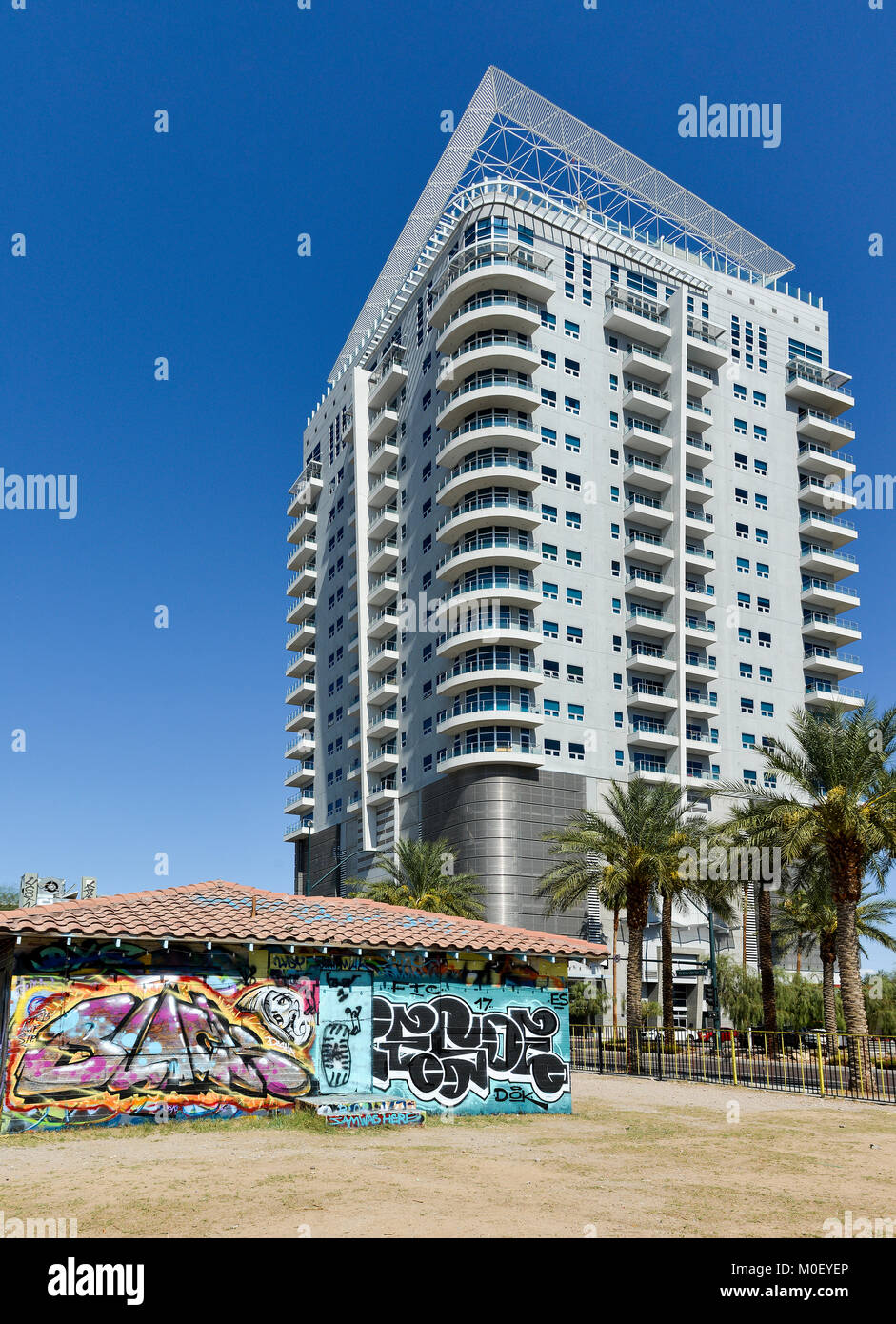 Condo building exterior hi res stock photography and images Alamy