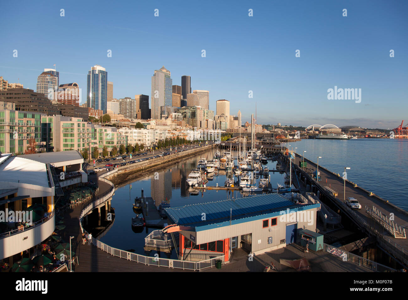 Seattle bay waterfront downtown town city hi-res stock photography and ...