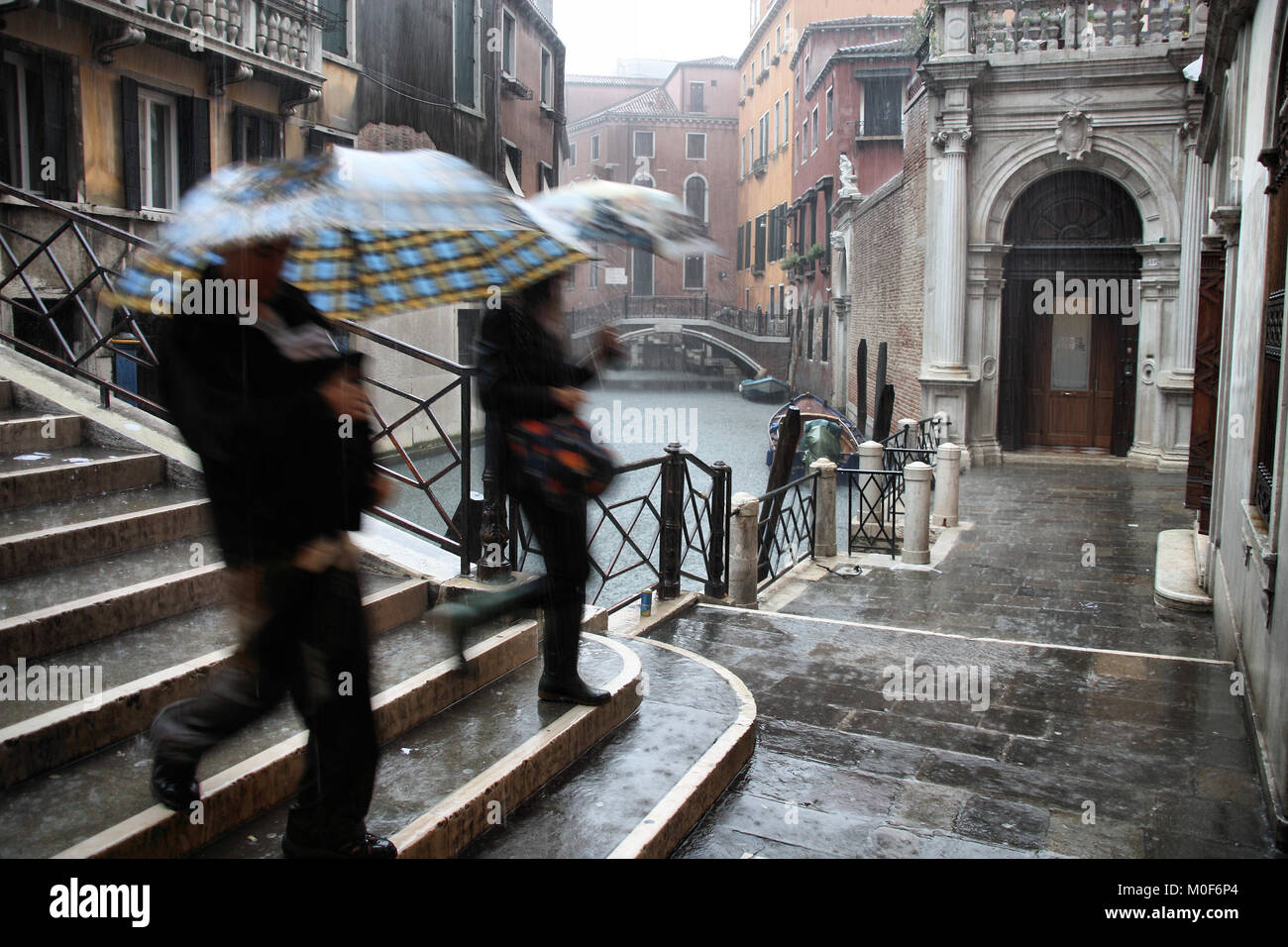 Umbrella rain venice hires stock photography and images Alamy