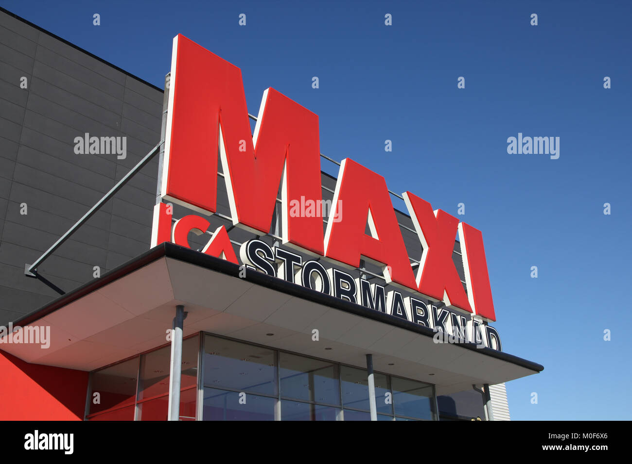 Maxi Shop High Resolution Stock Photography and Images - Alamy