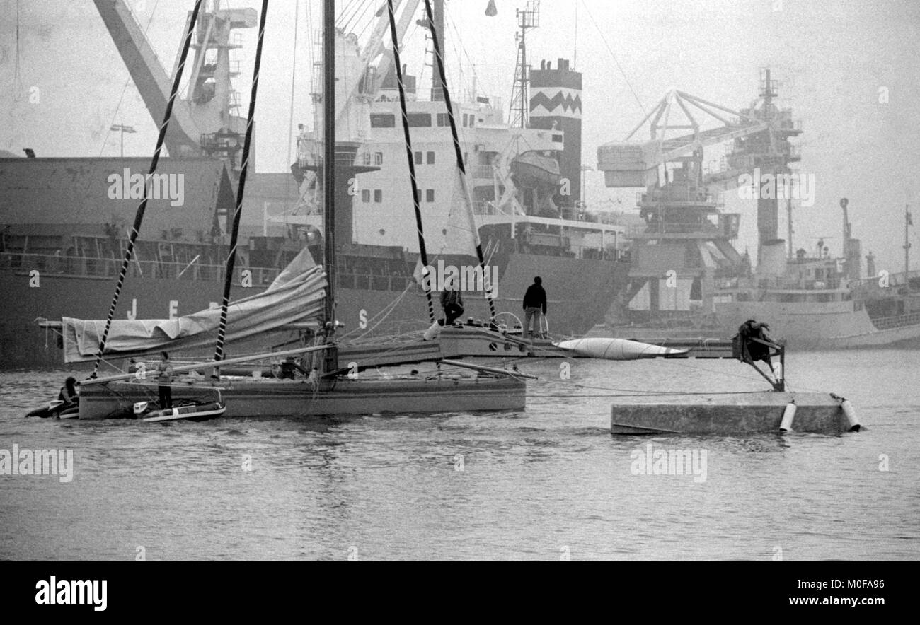 AJAXNETPHOTO. NOVEMBER, 1982. ST.MALO, FRANCE. - ROUTE DU RHUM RACE - GILLES OLLIERS DESIGNED PACIFIC PROA ROSIERES SKIPPERED BY GUY DELAGE (FR) LEAVING BASSIN VAUBIN. VESSEL COLLAPSED FROM STRUCTURAL FAILURE SHORTLY AFTER THE START. PHOTO:JONATHAN EASTLAND/AJAX REF:821007 F3090 Stock Photo