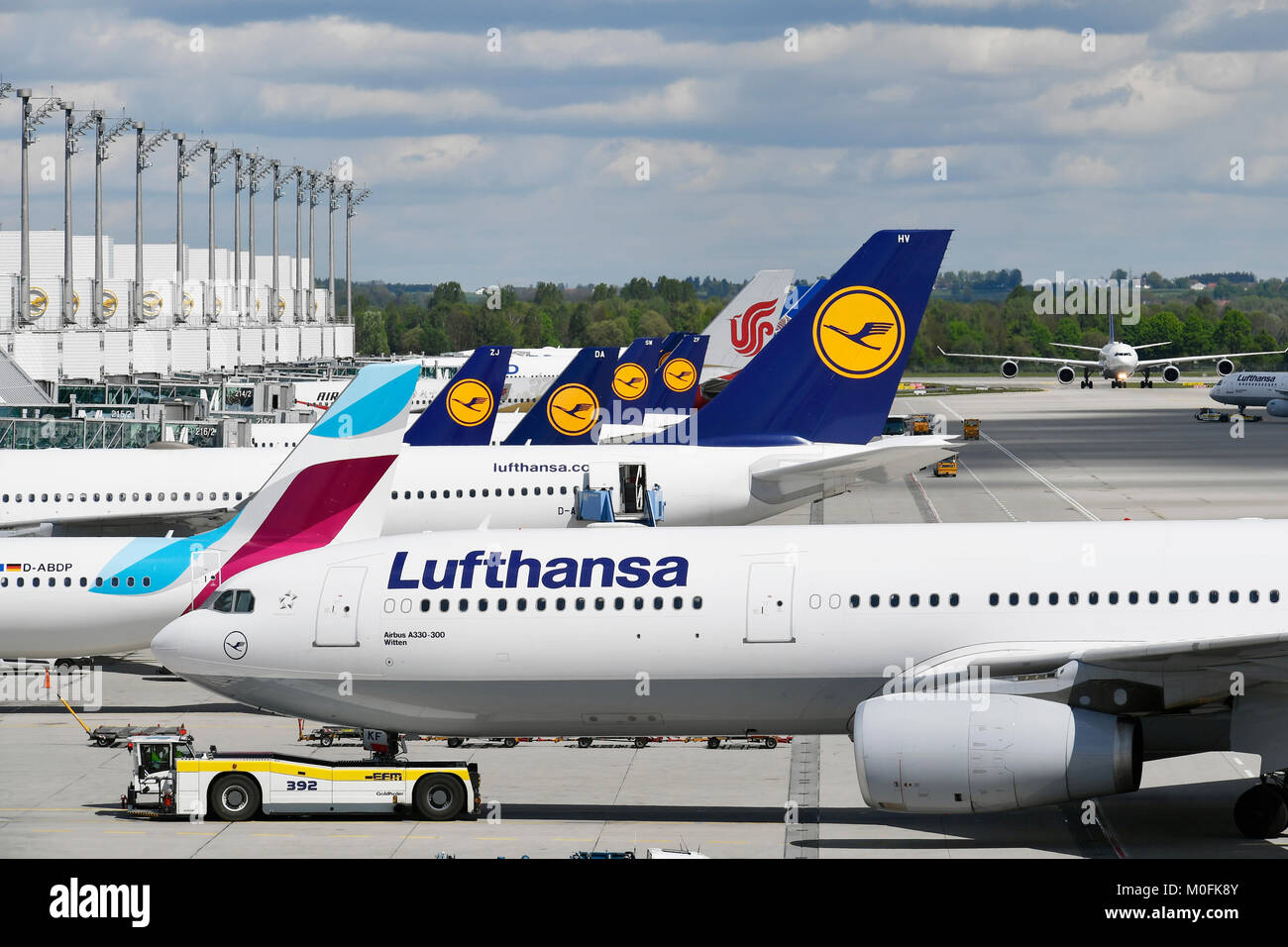 Line Up, Terminal 2, Satellite, Lufthansa, Tower, Aircraft, Airplane
