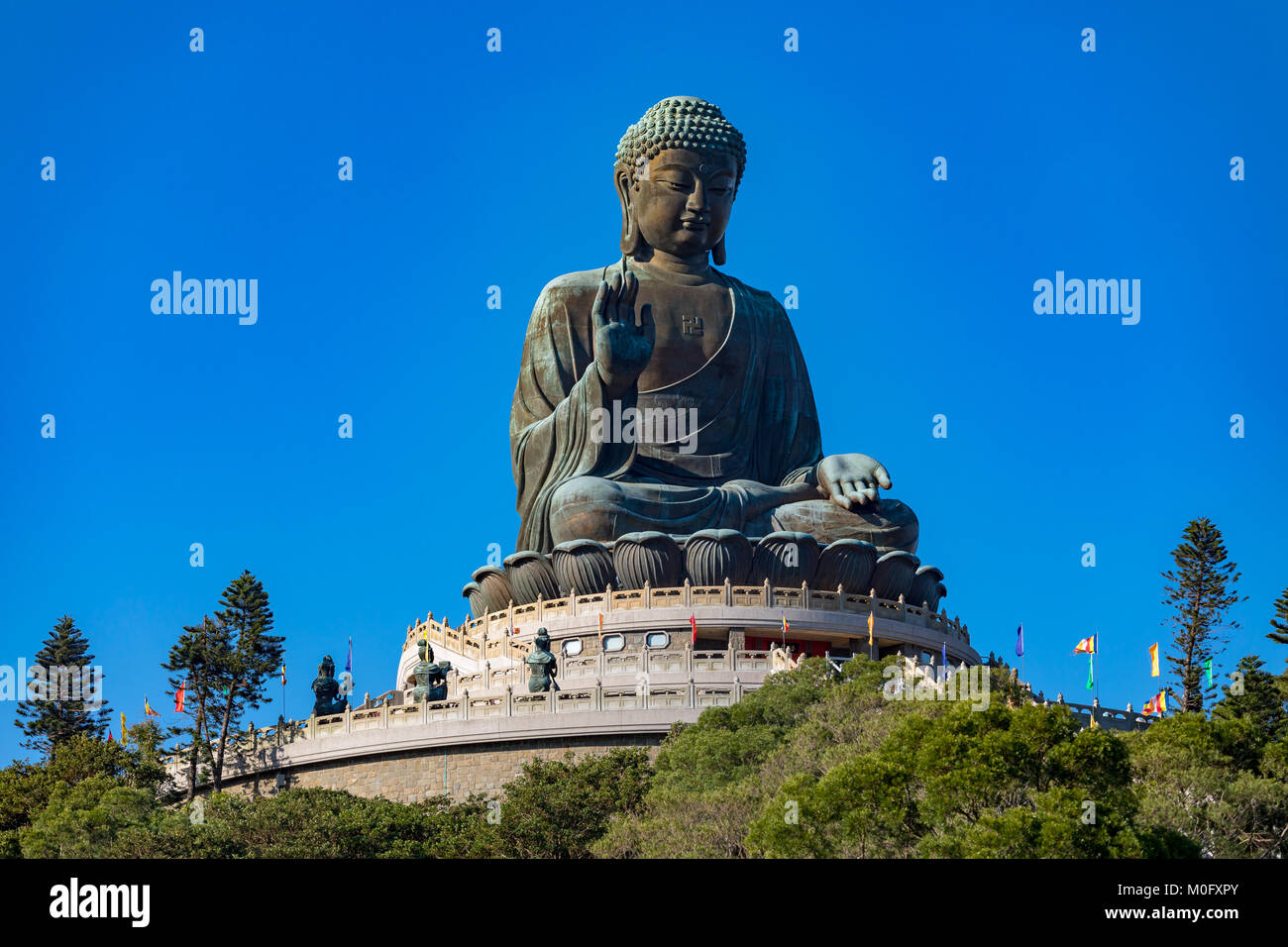 Immagini Stock - Tian Tan Buddha (Grande Buddha) ? Una Statua Di Buddha 34  Metro Situato Su Lantau Island A Hong Kong.. Image 18653529