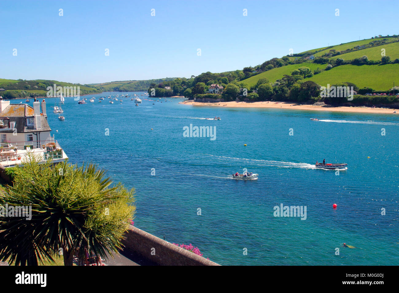 perfect-weather-for-boating-on-the-kingsbridge-estuary-at-salcombe