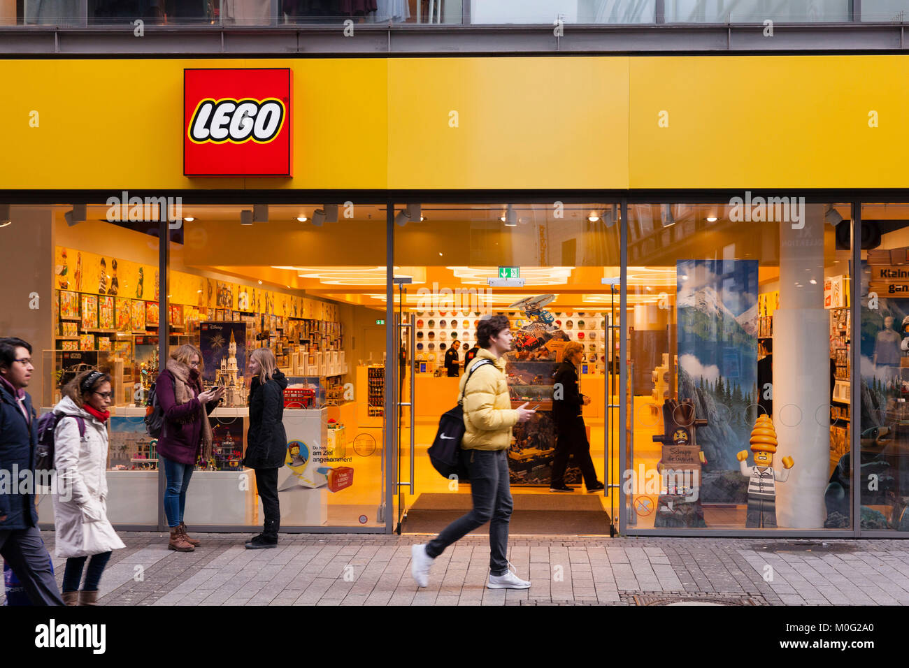 Europe, Germany, Cologne, Lego store at the shopping street Hohe Strasse,  toy store. Europa, Deutschland, Koeln, Lego Filiale in der Fussgaengerzone  Stock Photo - Alamy