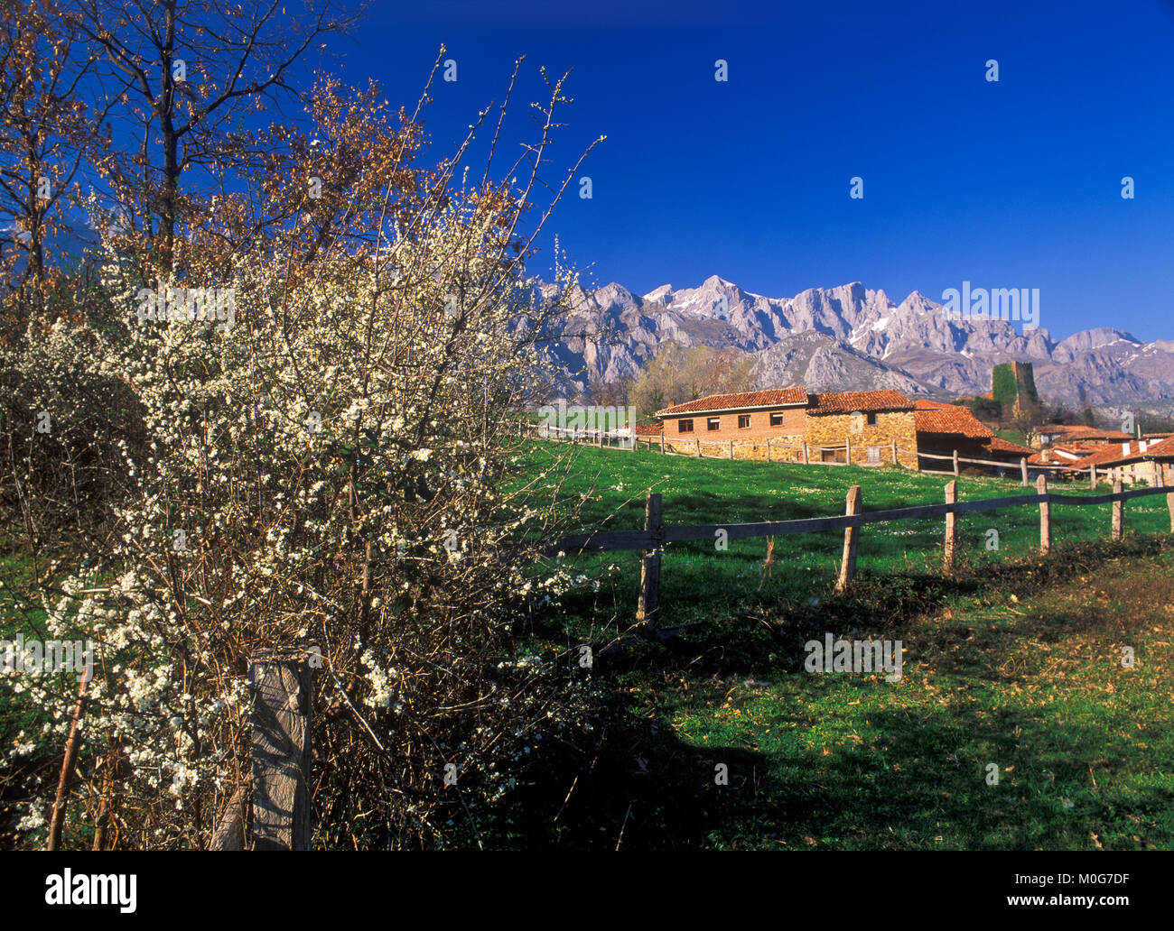 Paisajes de los pueblos hi-res stock photography and images - Alamy