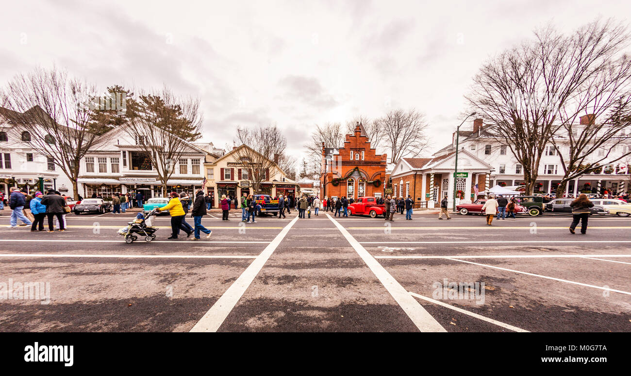 Stockbridge main street at christmas hires stock photography and