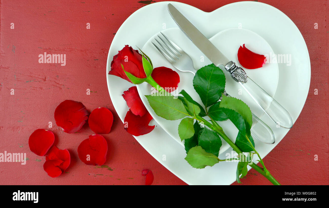 St valentines day table setting hi-res stock photography and images - Alamy
