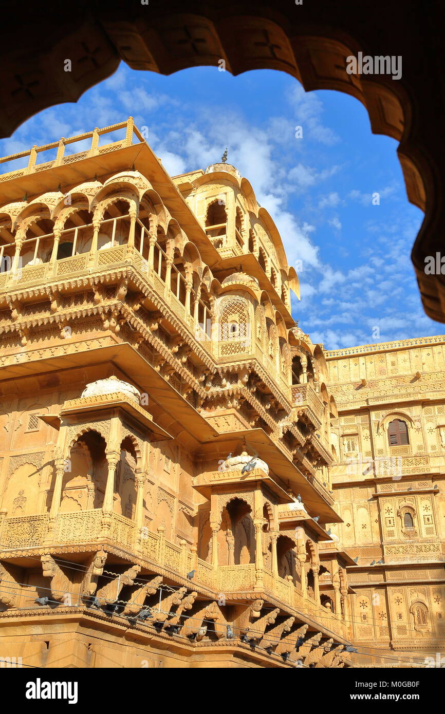 The architectural details of Jaisalmer fort palace (viewed through an arcade) in Jaisalmer, Rajasthan, India Stock Photo