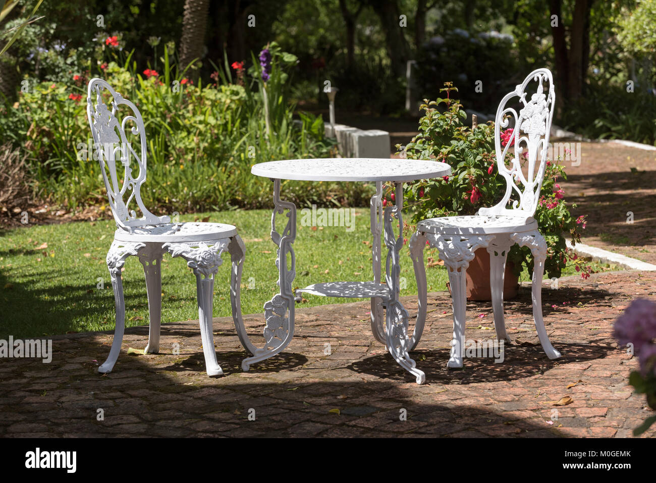 Table and chairs. Garden furniture Stock Photo Alamy