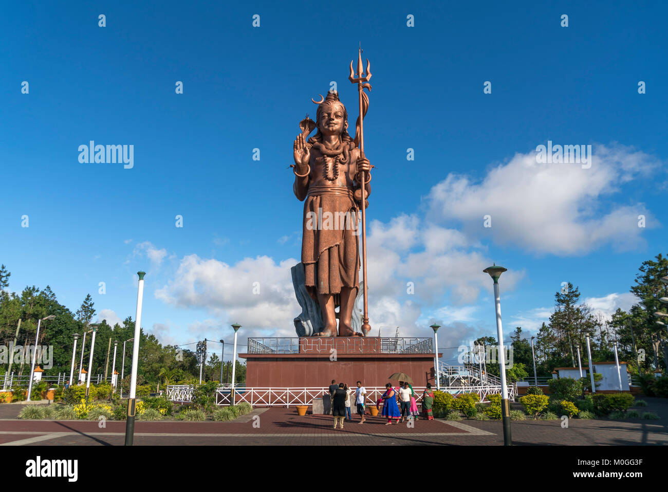 Riesige Shiva  Statue am Kratersee Ganga Talao oder Grand Bassin, Mauritius, Afrika |  Giant Shiva monument  at Ganga Talao or Grand Bassin crater lak Stock Photo
