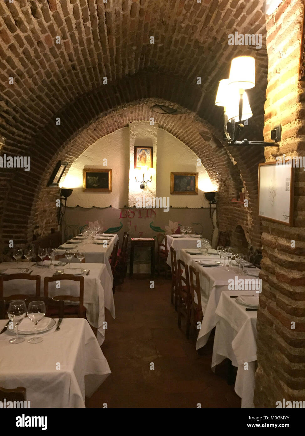 Madrid, Spain. 15th Jan, 2018. The oldest restaurant in the world, 'Sobrino de Botin' was established in 1725 and still serves traditional food to this day in Madrid, Spain, 15 January 2018. Credit: Carola Frentzen/dpa/Alamy Live News Stock Photo