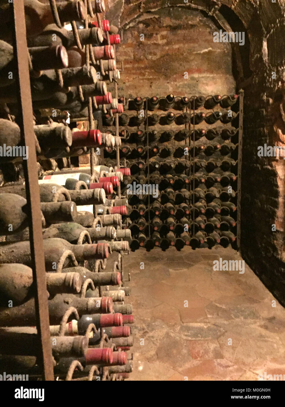 Madrid, Spain. 15th Jan, 2018. The wine cellar of restaurant 'Sobrino de Botin' stores countless dusty bottles of Rioja in Madrid, Spain, 15 January 2018. Credit: Carola Frentzen/dpa/Alamy Live News Stock Photo