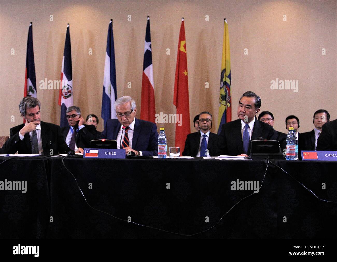 (180122) -- SANTIAGO, Jan. 22, 2018 (Xinhua) -- Chinese Foreign Minister Wang Yi (front R) attends a meeting with foreign ministers from Chile, the Dominican Republic, Ecuador and Haiti, as well as the representative of El Salvador, in Santiago, Chile, Jan. 21, 2018. (Xinhua/Xu Rui) (djj) Stock Photo