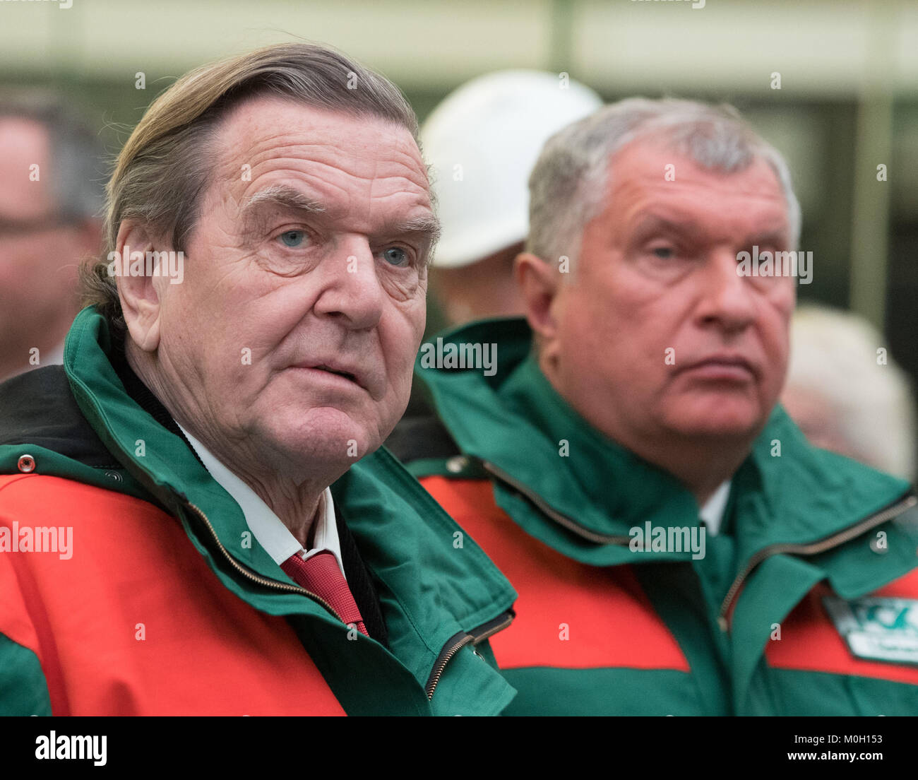 Schwedt, Germany. 22nd Jan, 2018. Former German Chancellor and director of the the Rosneft board Gerhard Schroeder (SPD, l) and Igor Sechin, CEO of the Russian oil company Rosneft, visit the PCK refinery in Schwedt, Germany, 22 January 2018. Credit: Patrick Pleul/dpa-Zentralbild/dpa/Alamy Live News Stock Photo