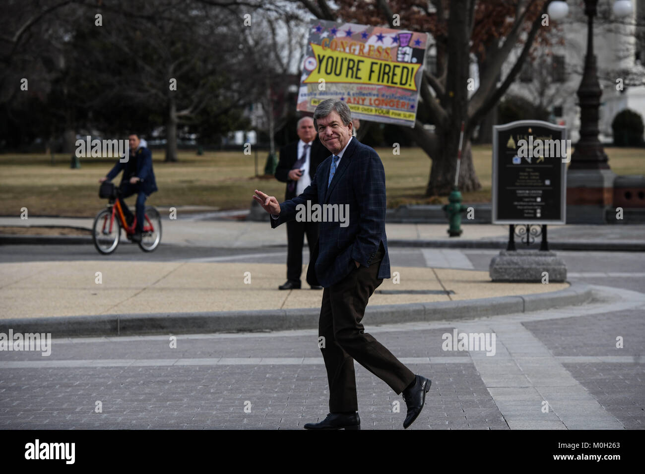 Washington, District of Columbia, USA. 22nd Jan, 2018. Senator ROY BLUNT (R-Missouri) exits the Senate chamber Monday after voting to end the three-day old U.S. government shutdown after Senate Democrats joined Republicans in supporting a deal on immigration and spending. Credit: Miguel Juarez Lugo/ZUMA Wire/Alamy Live News Stock Photo