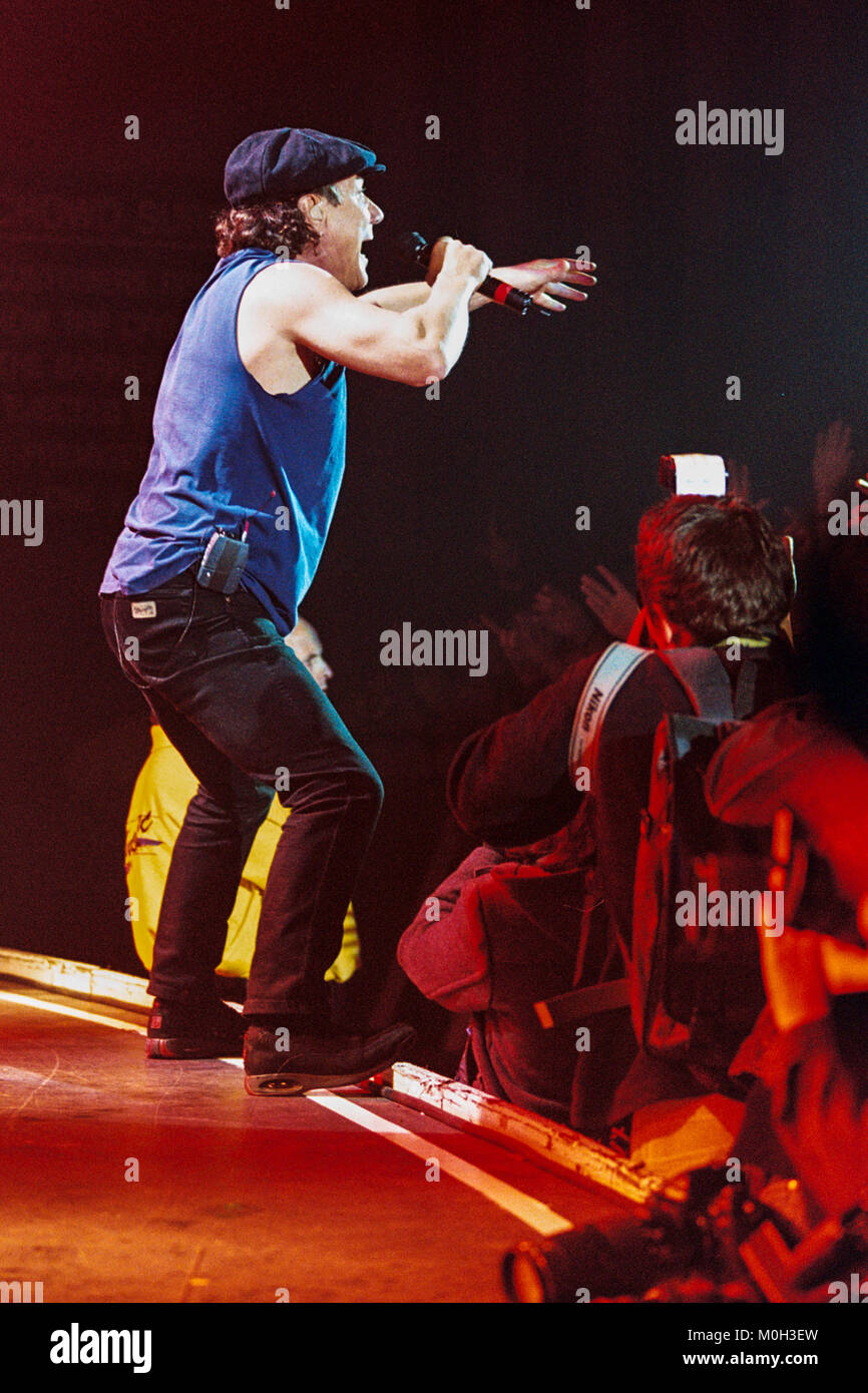 Brian Johnson of Australian Rock group AC/DC performing at the Hammersmith Apollo. 21st October 2003, London, England, United Kingdom. Stock Photo