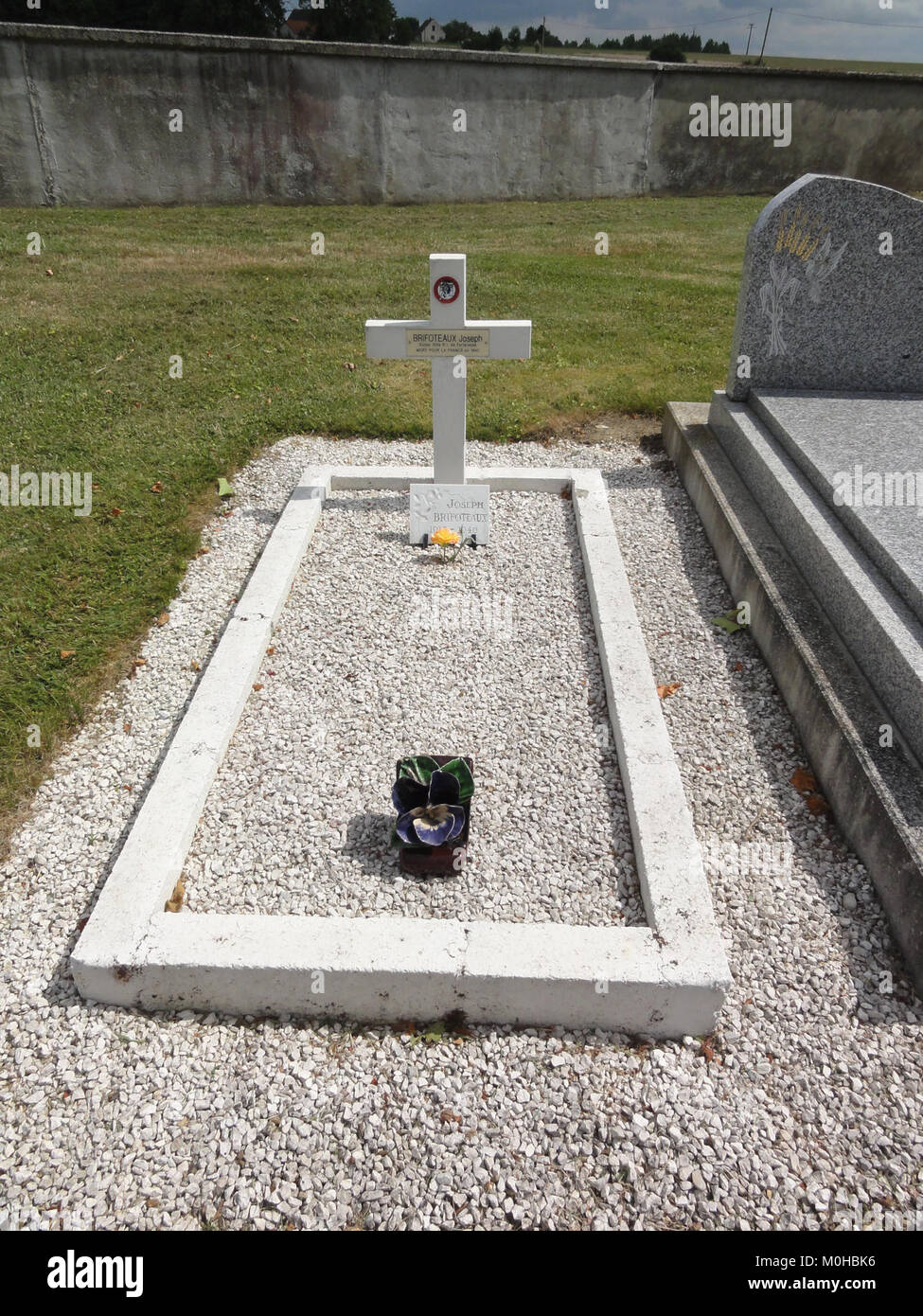 BourguignonsousCoucy (Aisne) tombe de guerre français Stock Photo Alamy