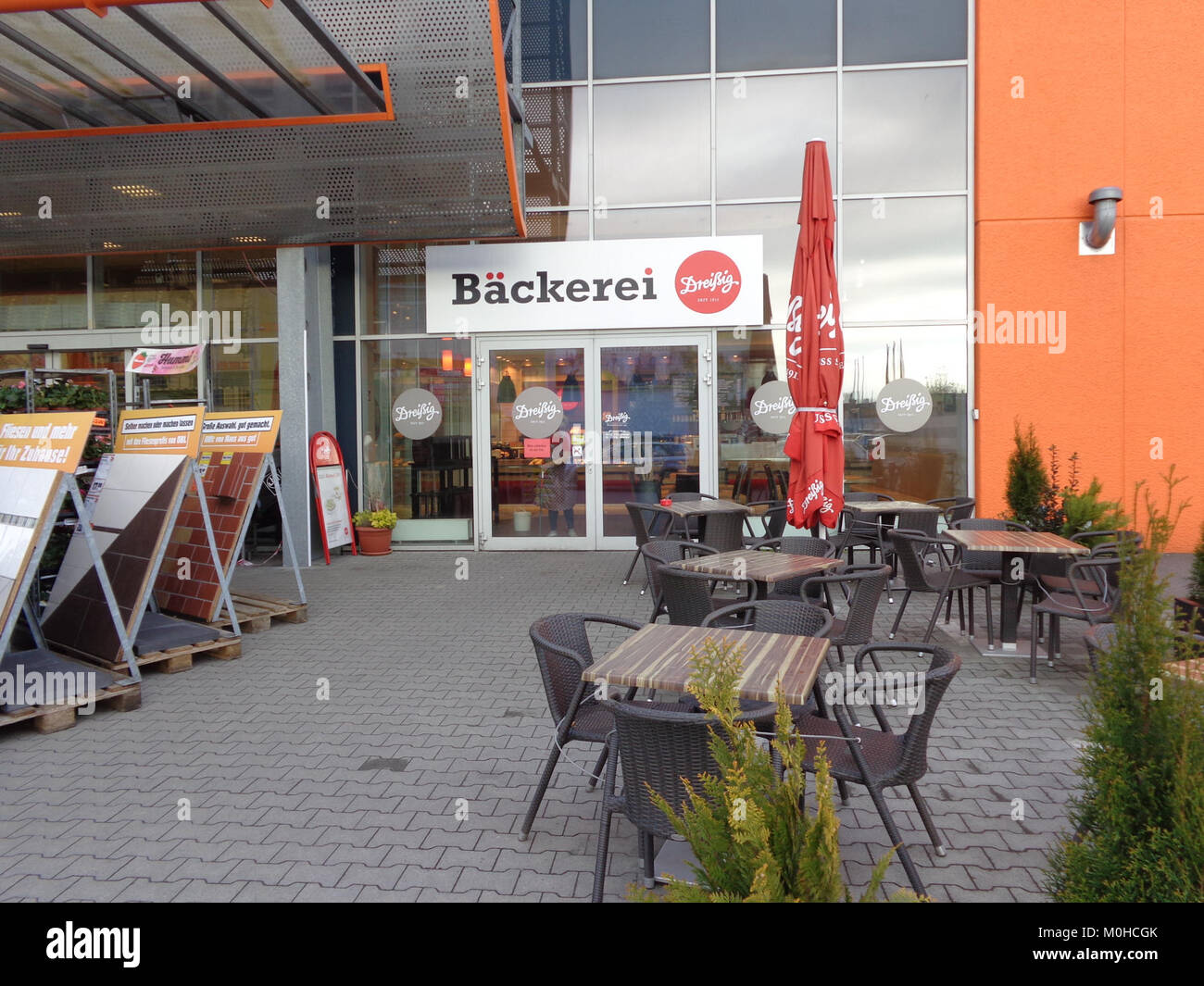 Bäckerei Dreissig bei OBI in Berlin-Treptow Stock Photo