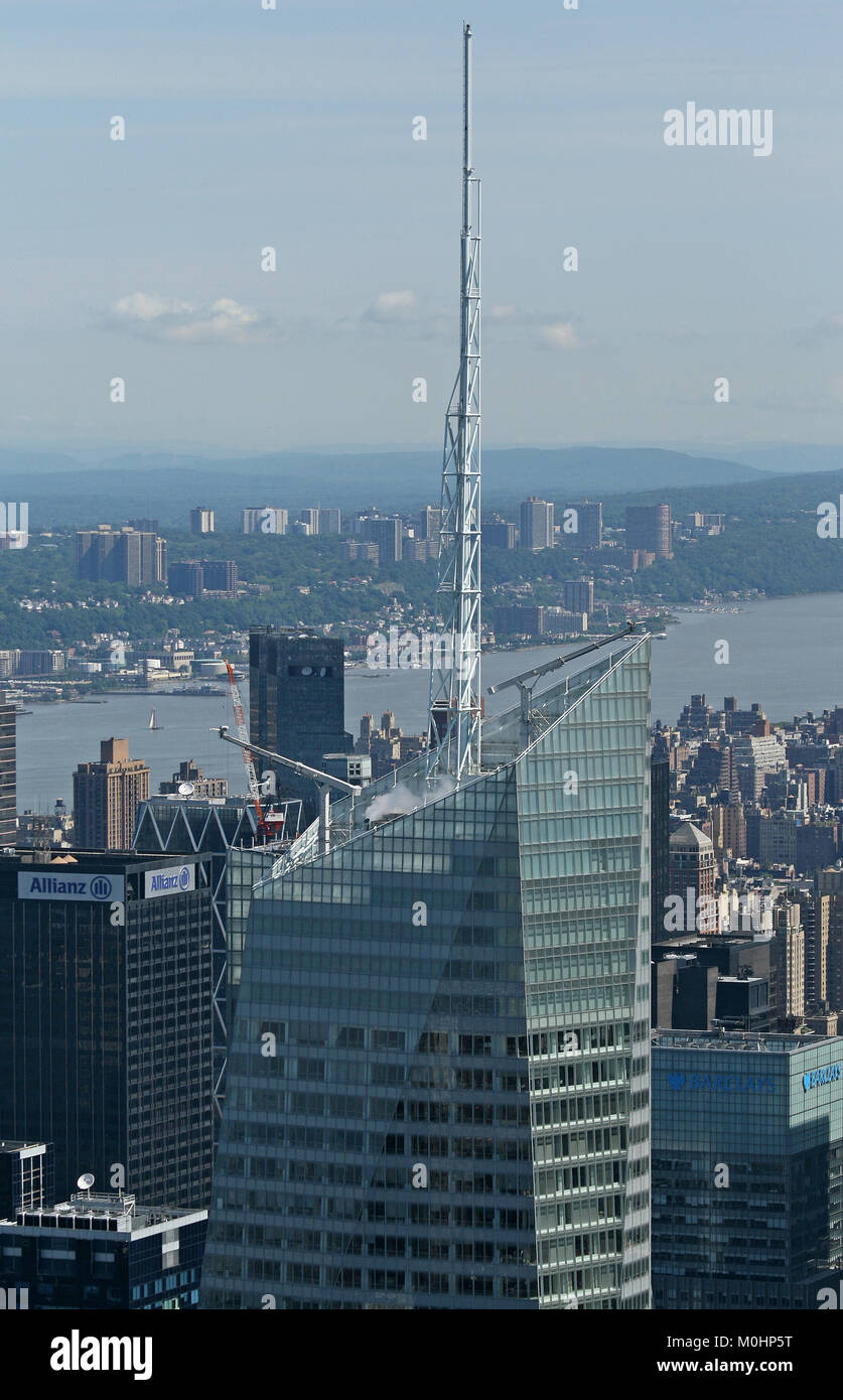 One Briant Park Bank Of America Tower Spire Seen From The Empire