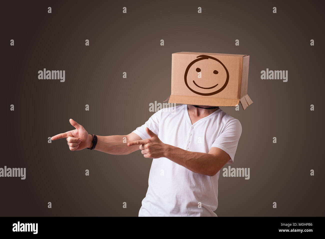 Facen. Улыбчивый человечек. Парень улыбающийся безумной улыбкой. With a smile on his face. Бизнесмен с планшетом в руках.