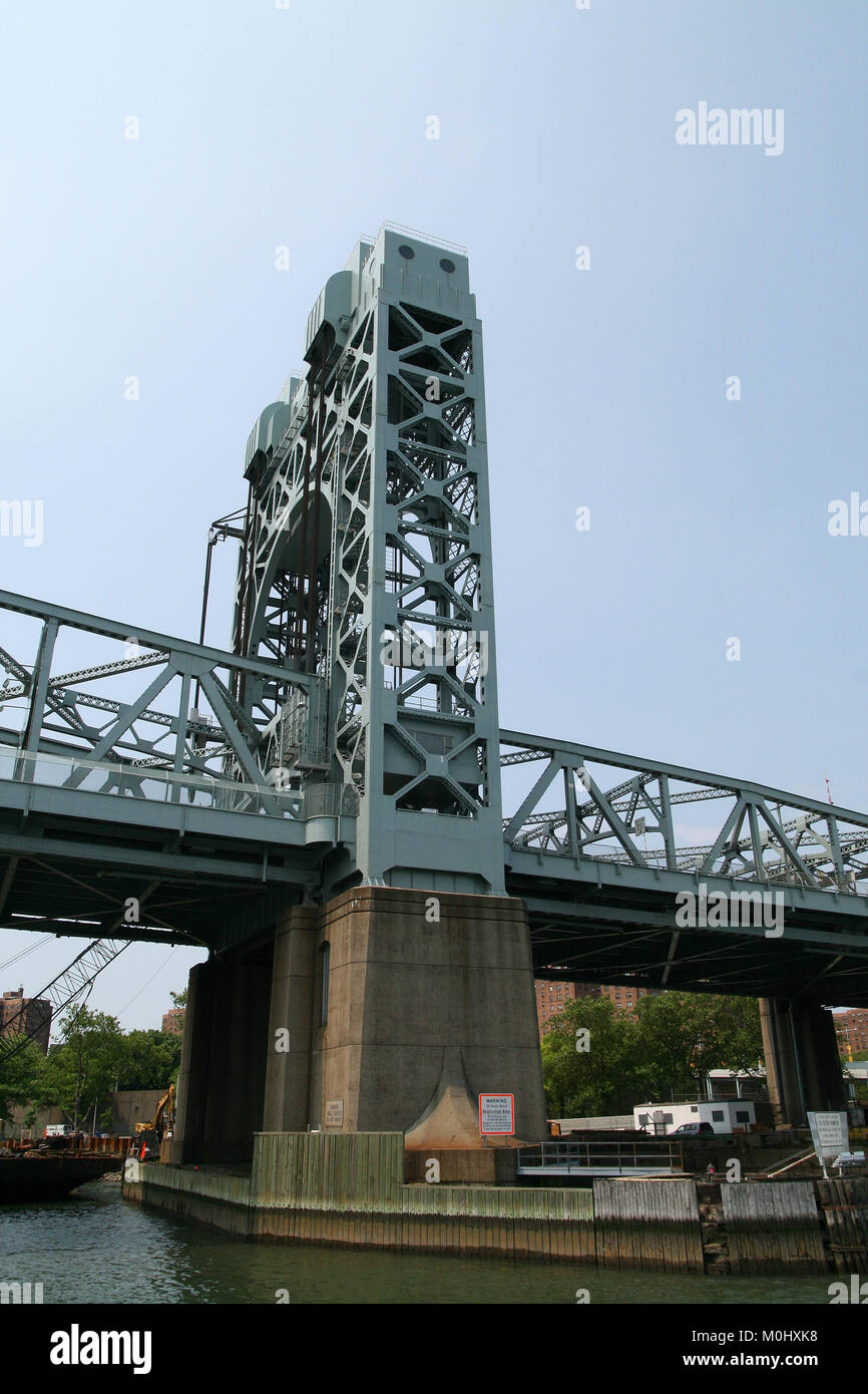 The Harlem River Lift Bridge, Harlem River, Upper Manhattan, New York