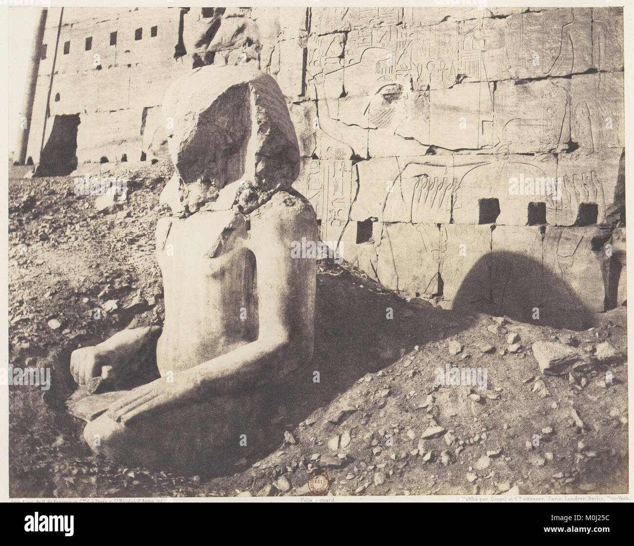 Karnak (Thèbes), Troisième Pylône - Colosse de Spath Calcaire, en D MET DP71383 Stock Photo