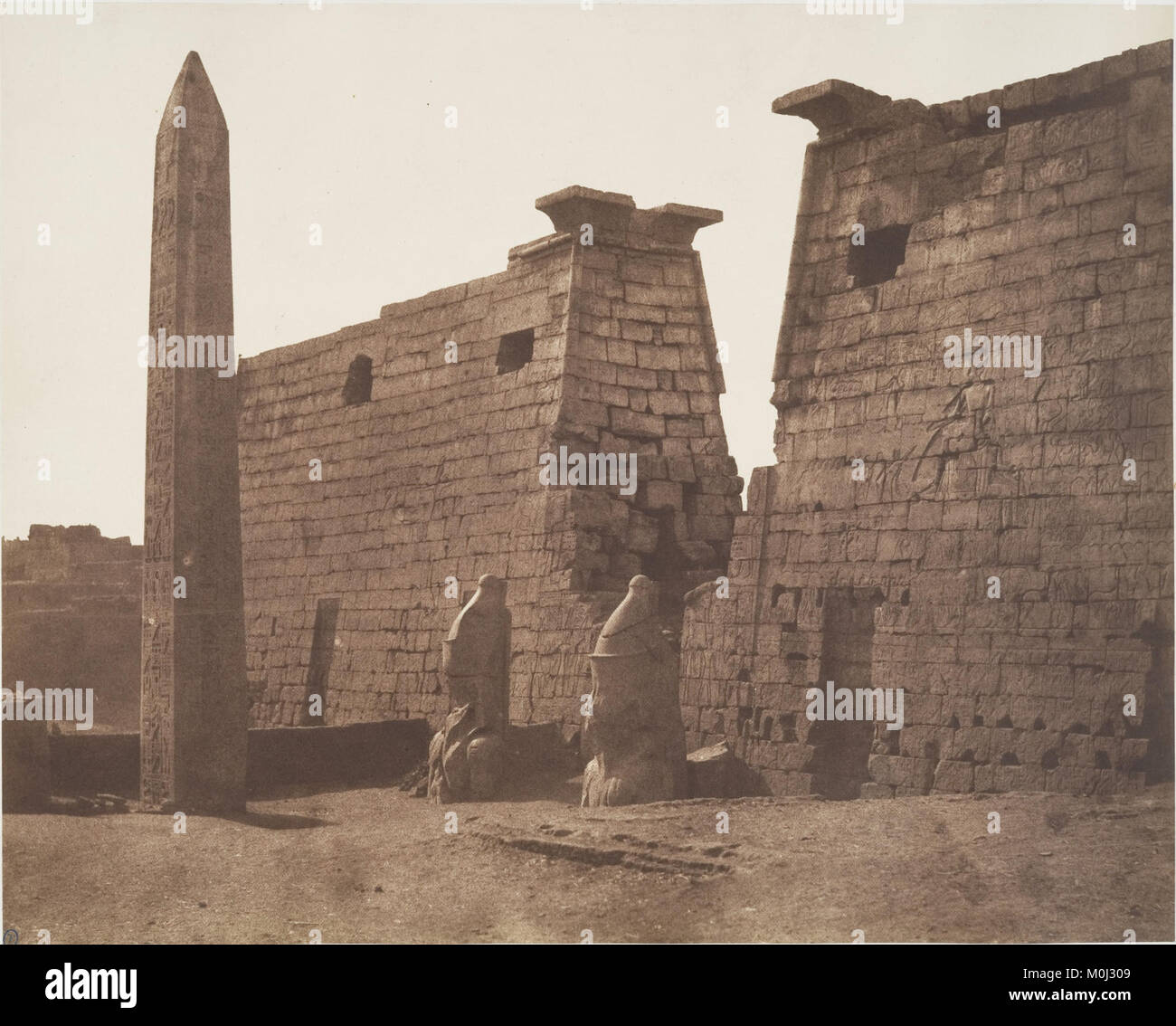 Louksor (Thèbes), Construction Antérieure - Pylône Colosses et Obélisque MET DP144527 Stock Photo