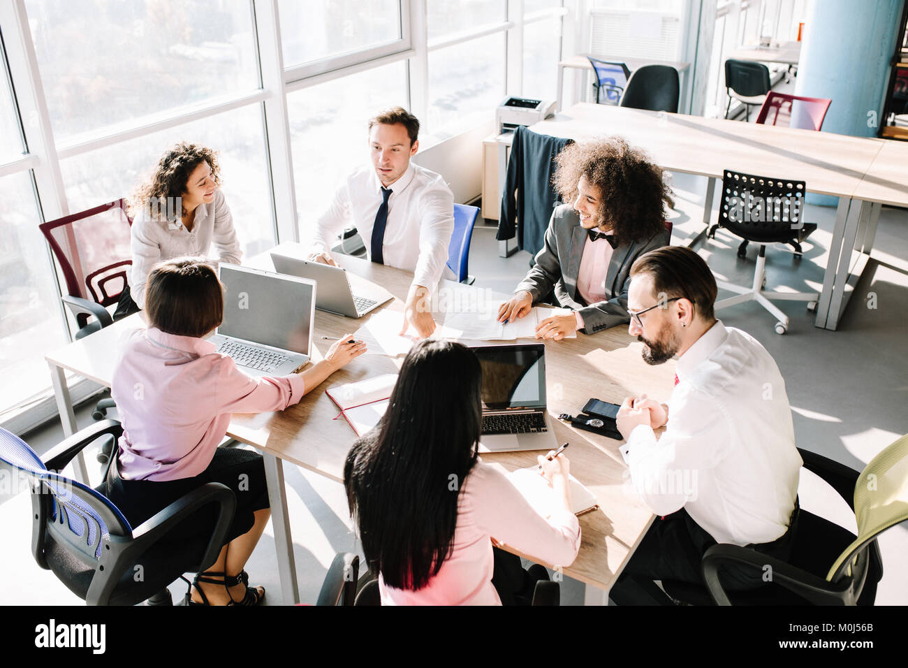 Working in a team hi-res stock photography and images - Alamy