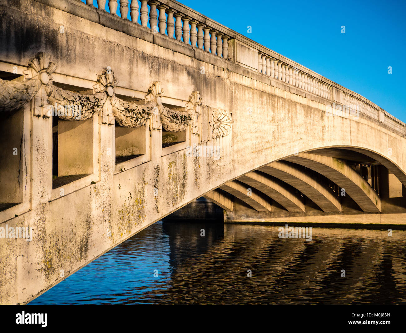 Caversham Bridge, River Thames, Reading, Berkshire, England, UK, GB. Stock Photo