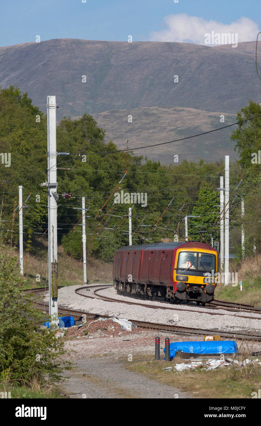 The 1617 Shieldmuir - Warrington Dallam Royal mail train passes Grayrigg, Cumbria (operated by DB cargo) Stock Photo