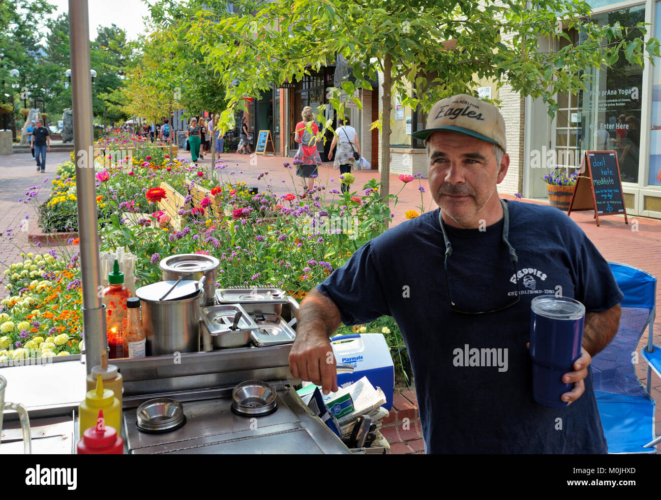 Pearl Street Mall, Boulder, Colorado. Mike Horowitz, owner of Freddie's Hot Dog Stand Stock Photo
