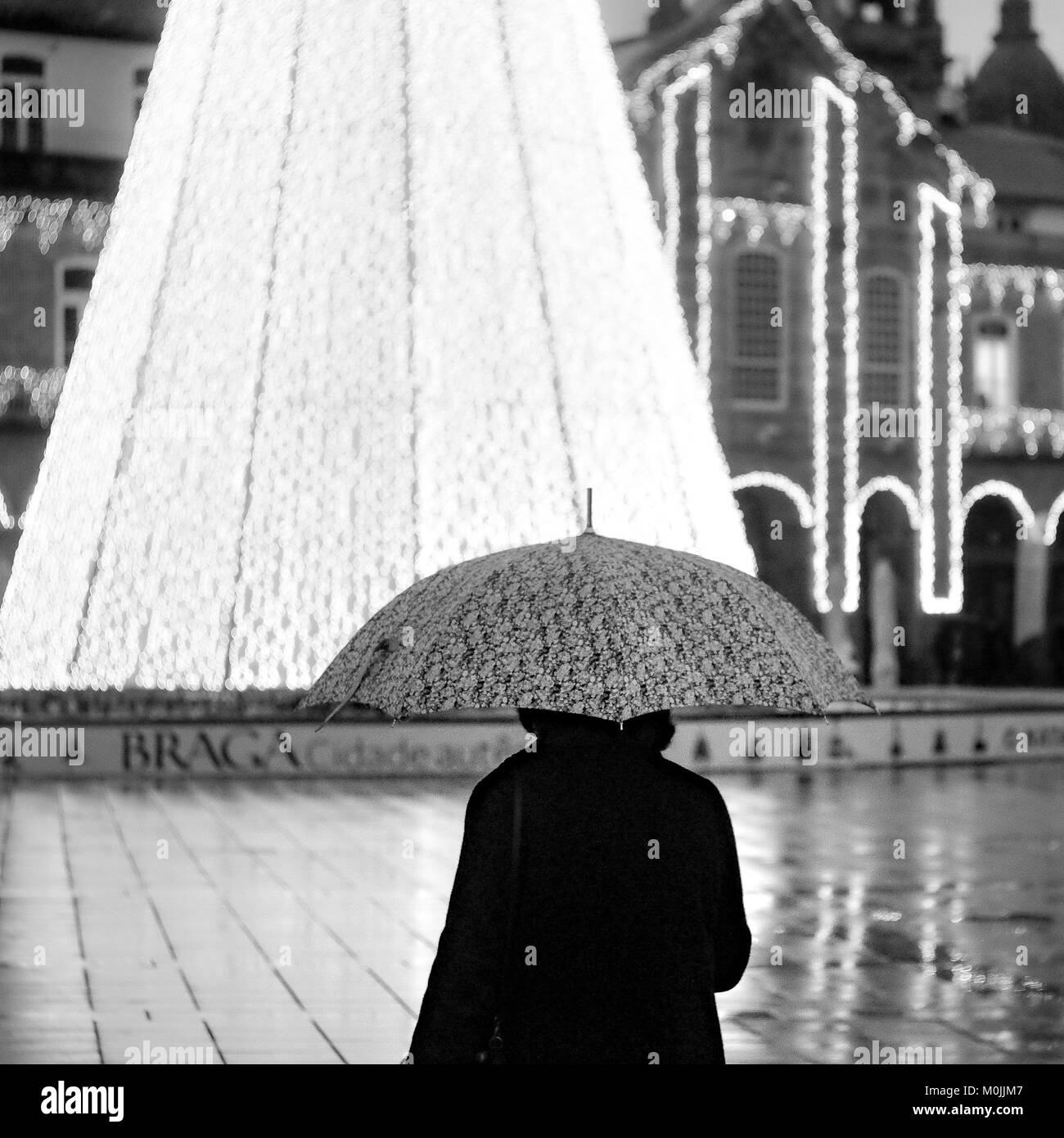 Umbrella night lights rain hi-res stock photography and images - Alamy