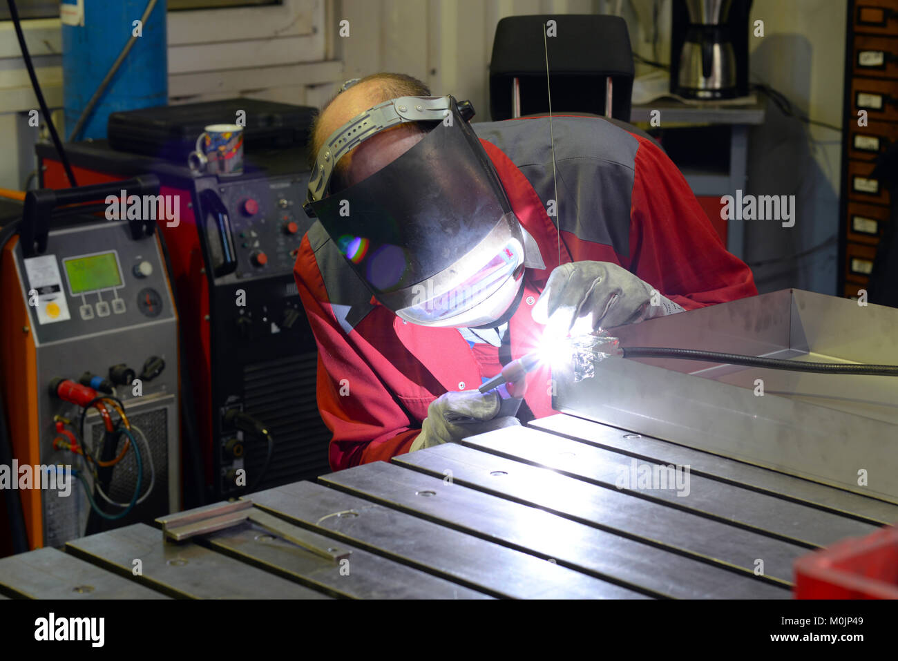 welder works in the metall industry Stock Photo