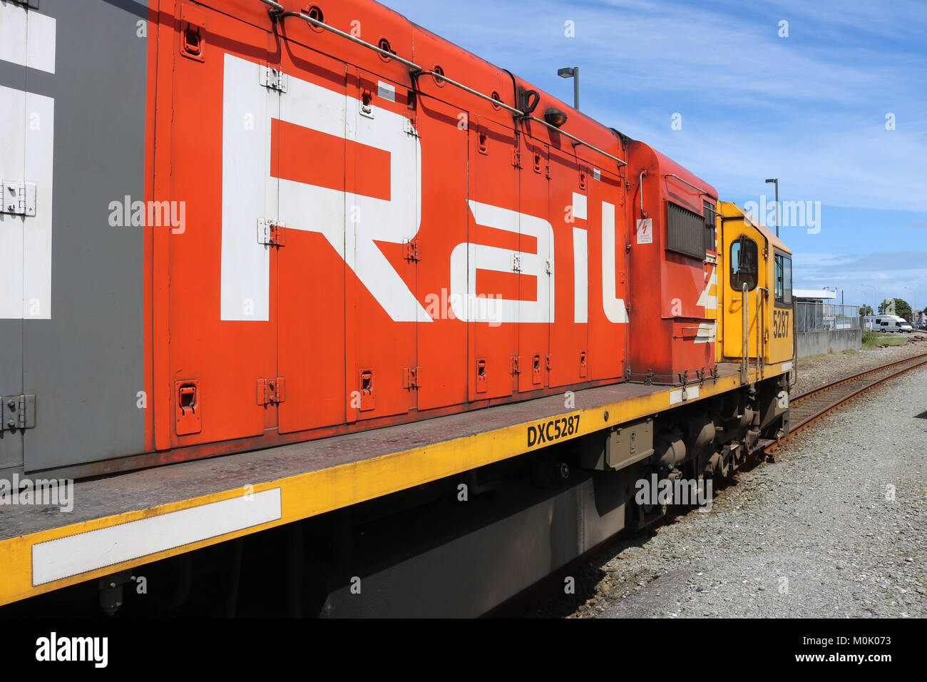 Side view of General Electric diesel-electric locomotive DXC5287, in Kiwi Rail livery, at Greymouth station, South Island, New Zealand Stock Photo
