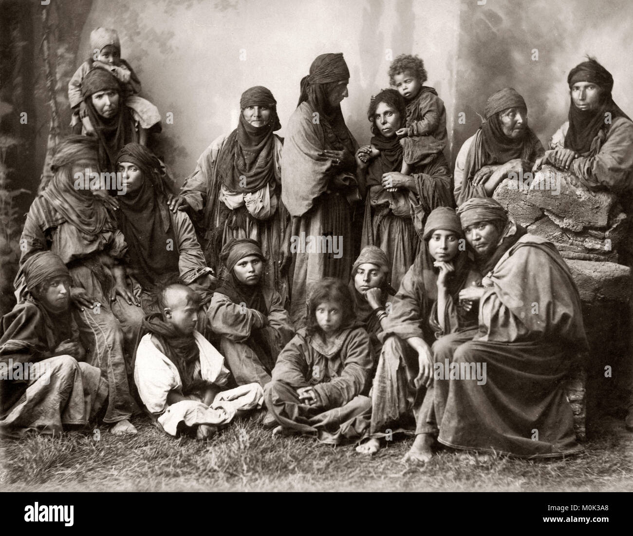 Bedouin women children hi-res stock photography and images - Alamy