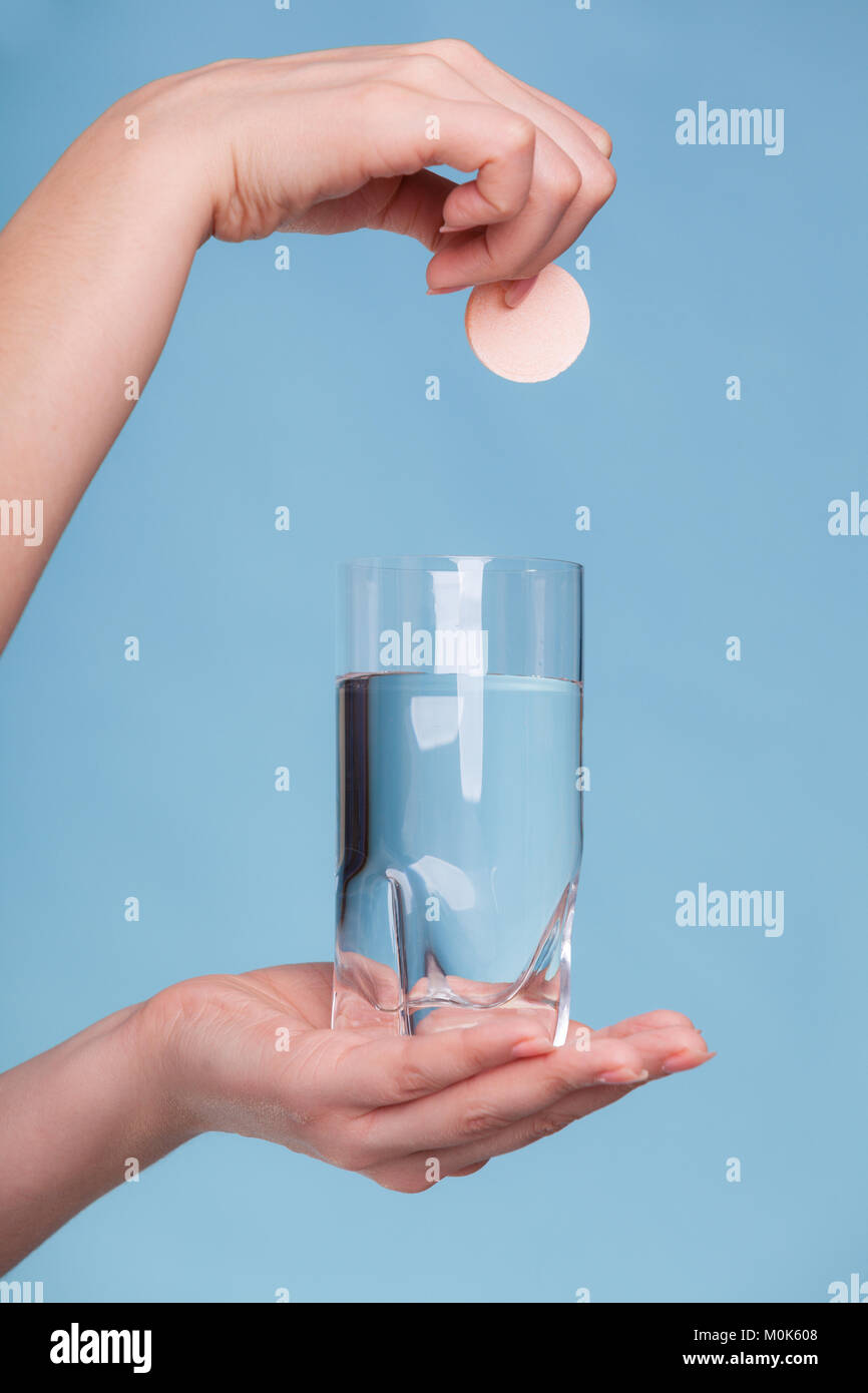 Page 12 Hands With Aspirin High Resolution Stock Photography And Images Alamy Page 12 Hands With Aspirin High Resolution Stock Photography And Images Alamy