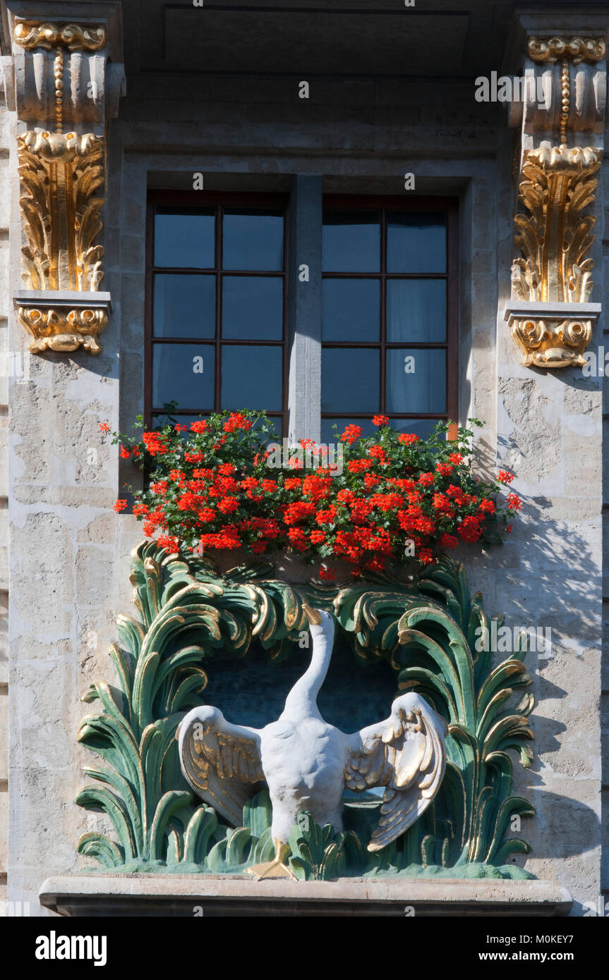 Duck decoration in the buildings of Grand Place, Brussels, Belgium. The  Louve, Sac and Brouette are a group of houses that were not rebuilt in  1695, w Stock Photo - Alamy