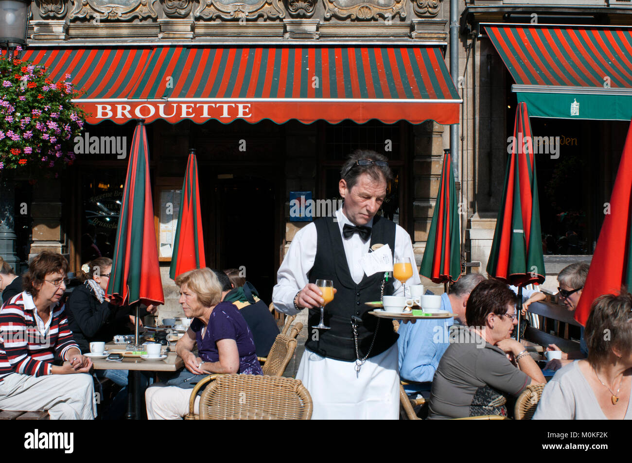 La Brouette Restaurant exterior in the Grote Markt (Grand Place), Brussels, Belgium Stock Photo
