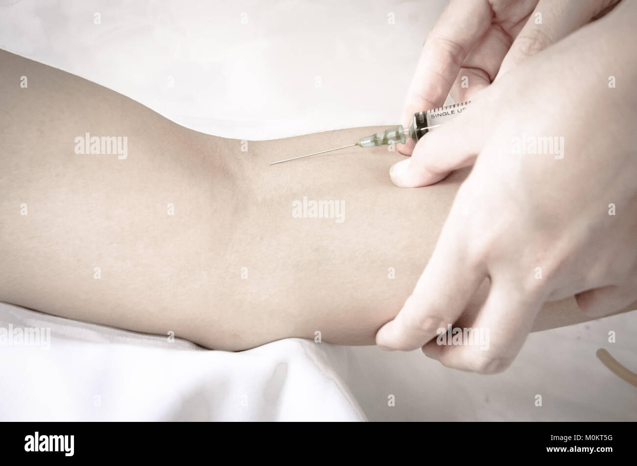 Doctor giving an injection to a patient Stock Photo - Alamy
