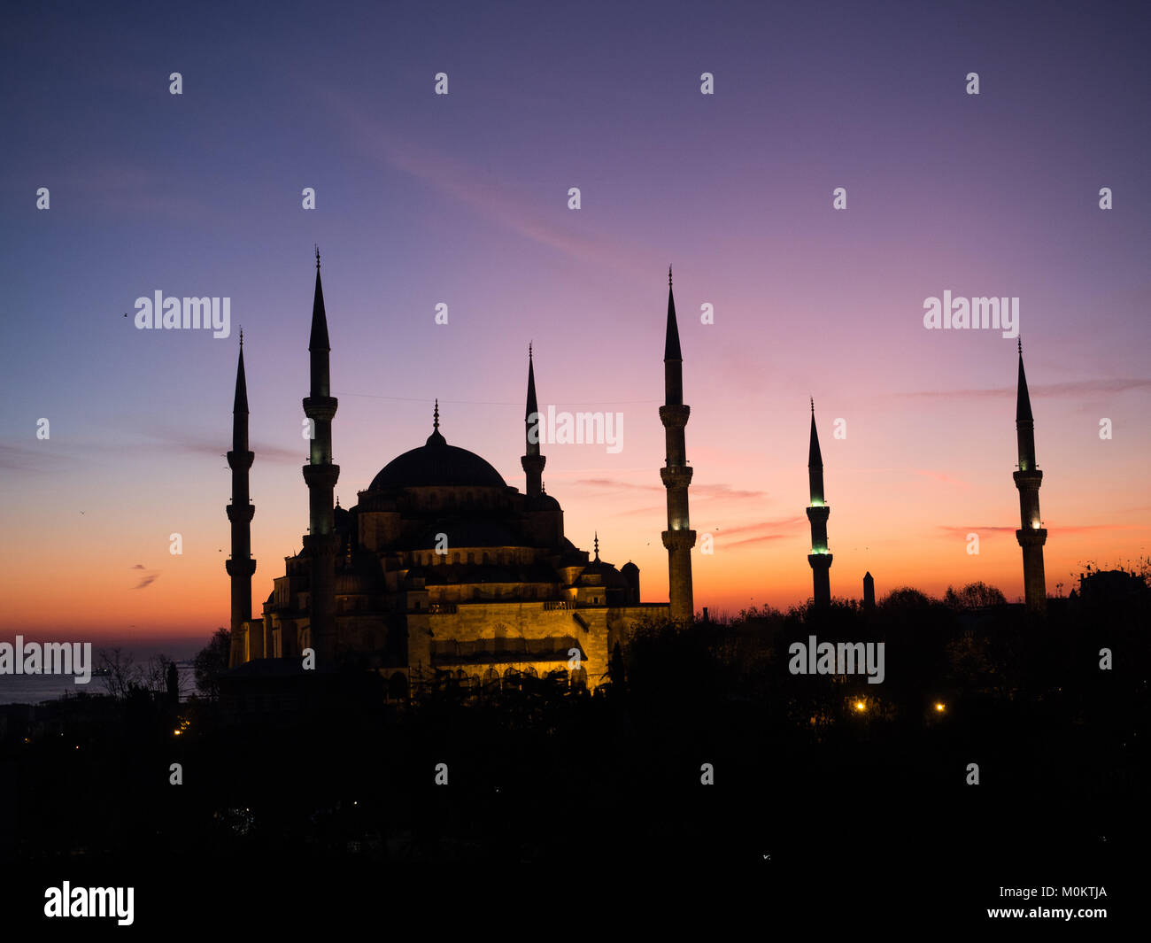Silhouette of Blue mosque Sultan Ahmed on sunset background in Istanbul ...