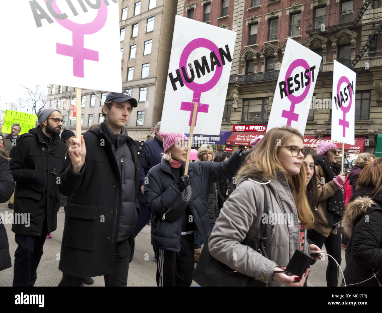 Hundreds of thousands of New Yorkers attended the Women's March in New ...