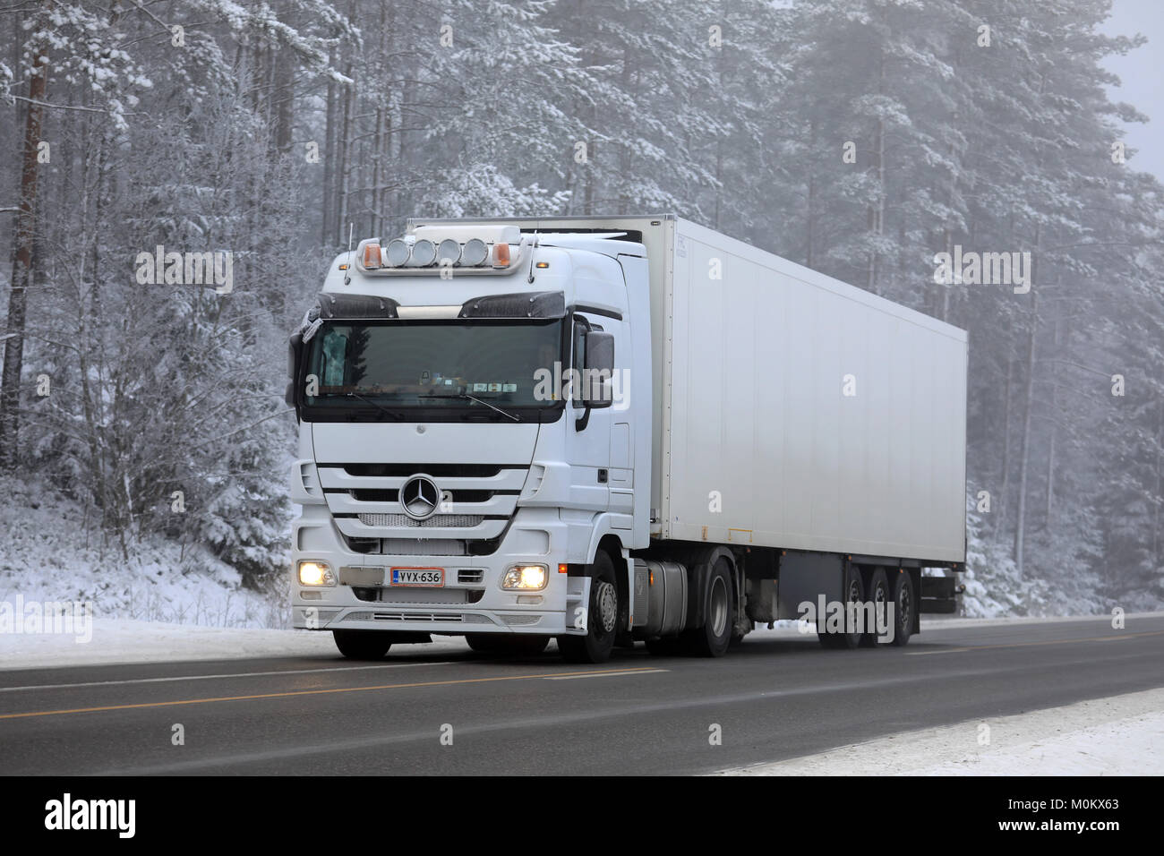 White mercedes lorry hi-res stock photography and images - Alamy