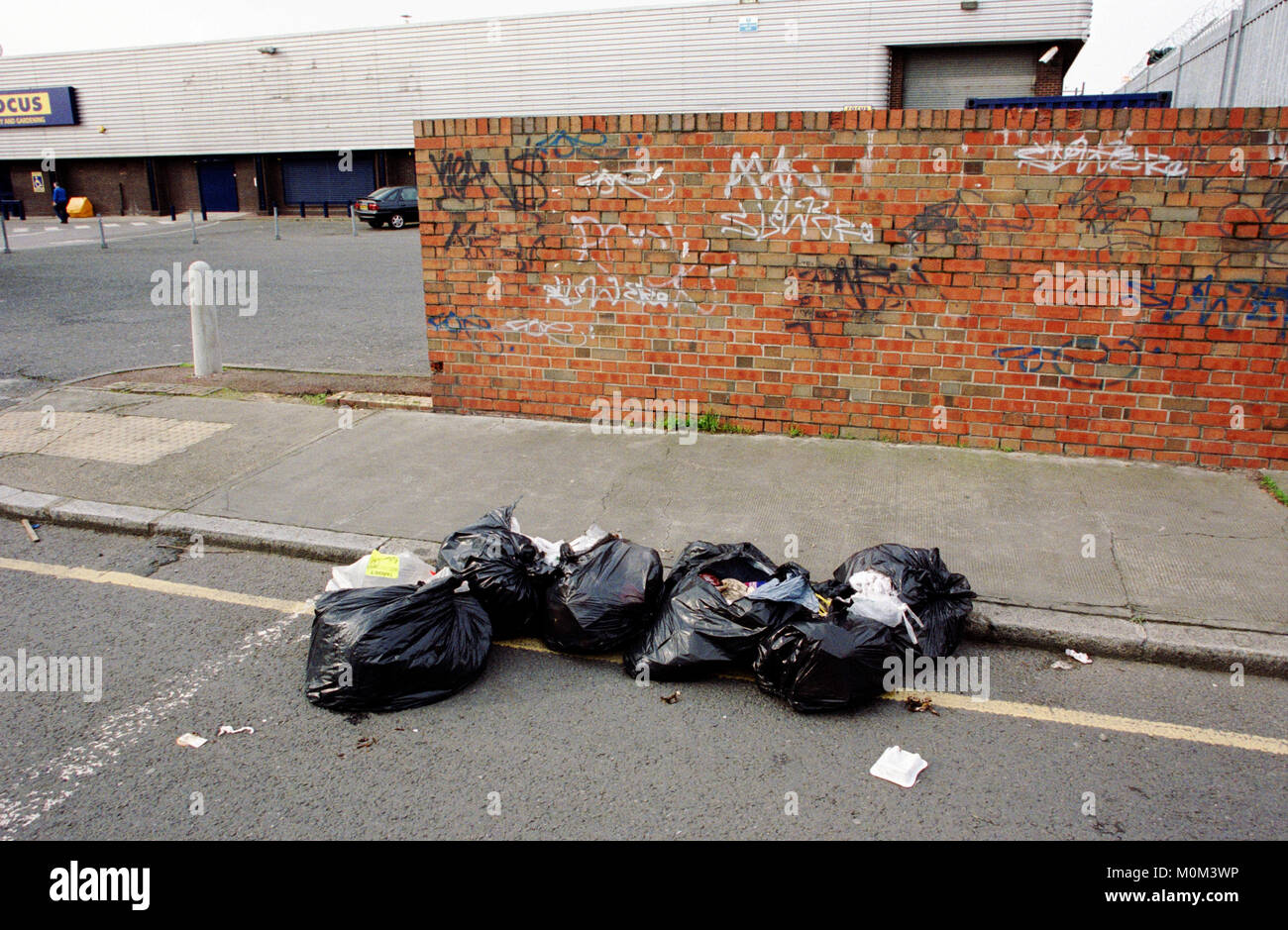 Rubbish on london street hires stock photography and images Alamy