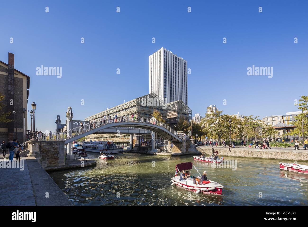 France,Paris,Bassin de la Villette,the largest artificial body of water in Paris,that links the Canal de l'Ourcq to the Canal Saint-Martin,cruise on the canals,bridge raising of the street of Crimea Stock Photo
