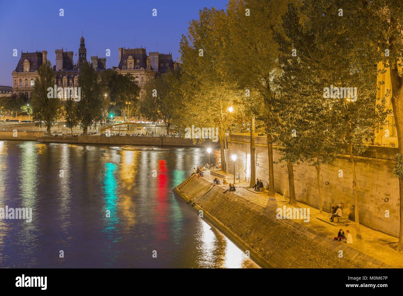 France,Paris,the banks of the Seine listed as World Heritage by UNESCO,the quay of Orleans with a view of the city hall Stock Photo